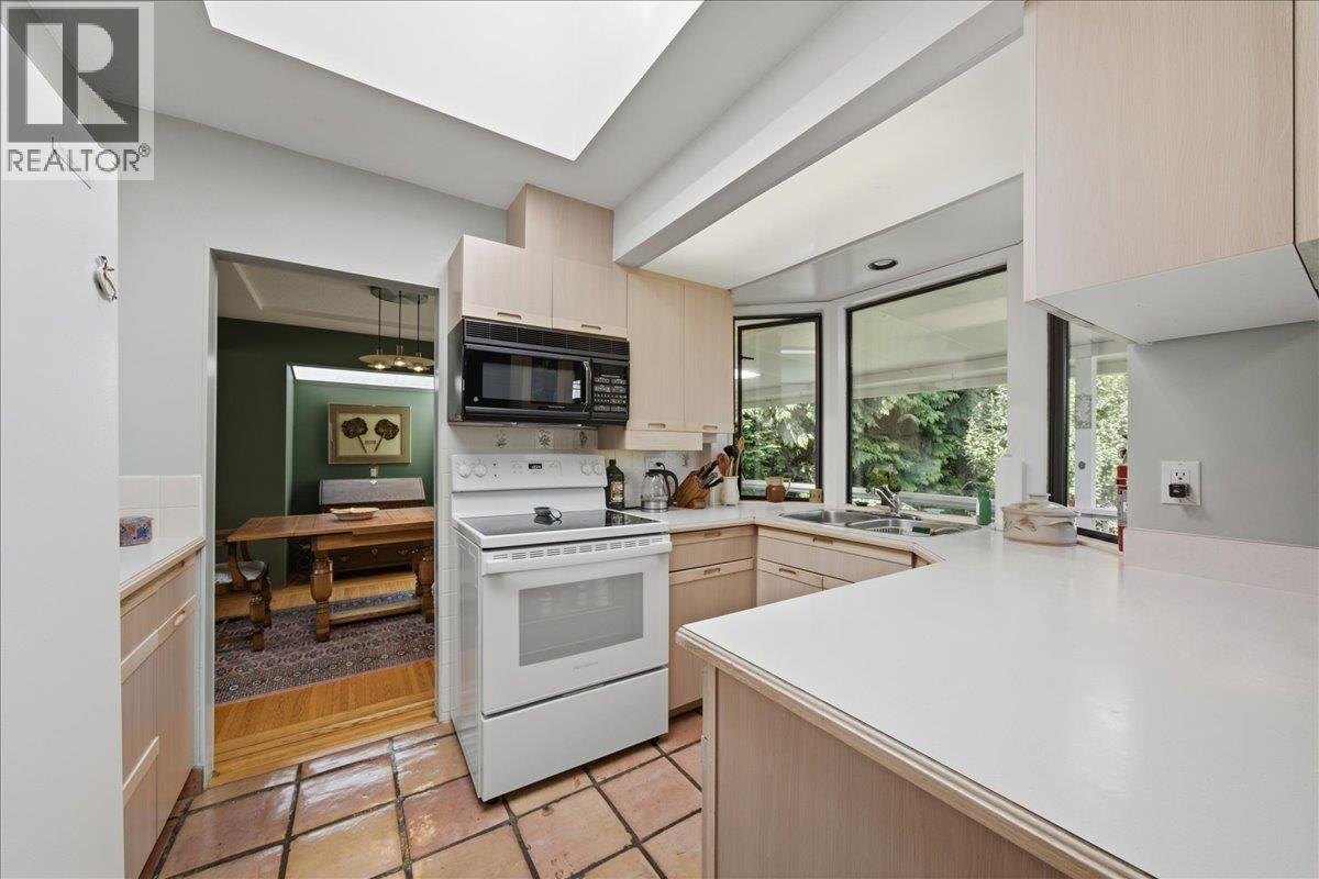 1388 Cambridge Drive, Coquitlam, British Columbia  V3J 2P7 - Photo 20 - R3150503