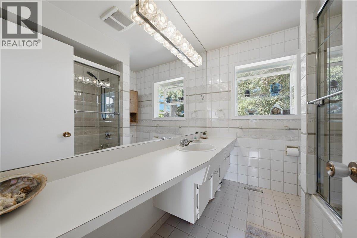 1388 Cambridge Drive, Coquitlam, British Columbia  V3J 2P7 - Photo 28 - R3150503
