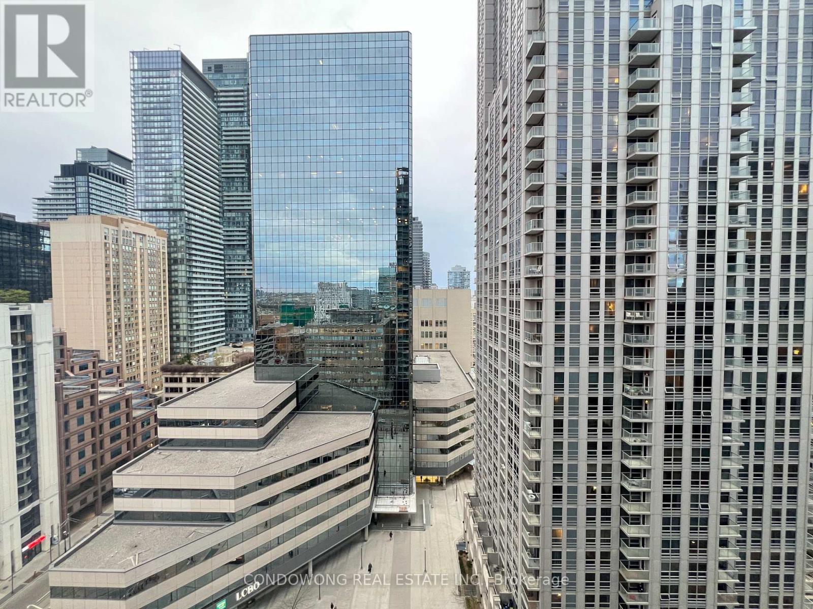 1803 - 770 Bay Street, Toronto, Ontario  M5G 0A6 - Photo 11 - C13614142