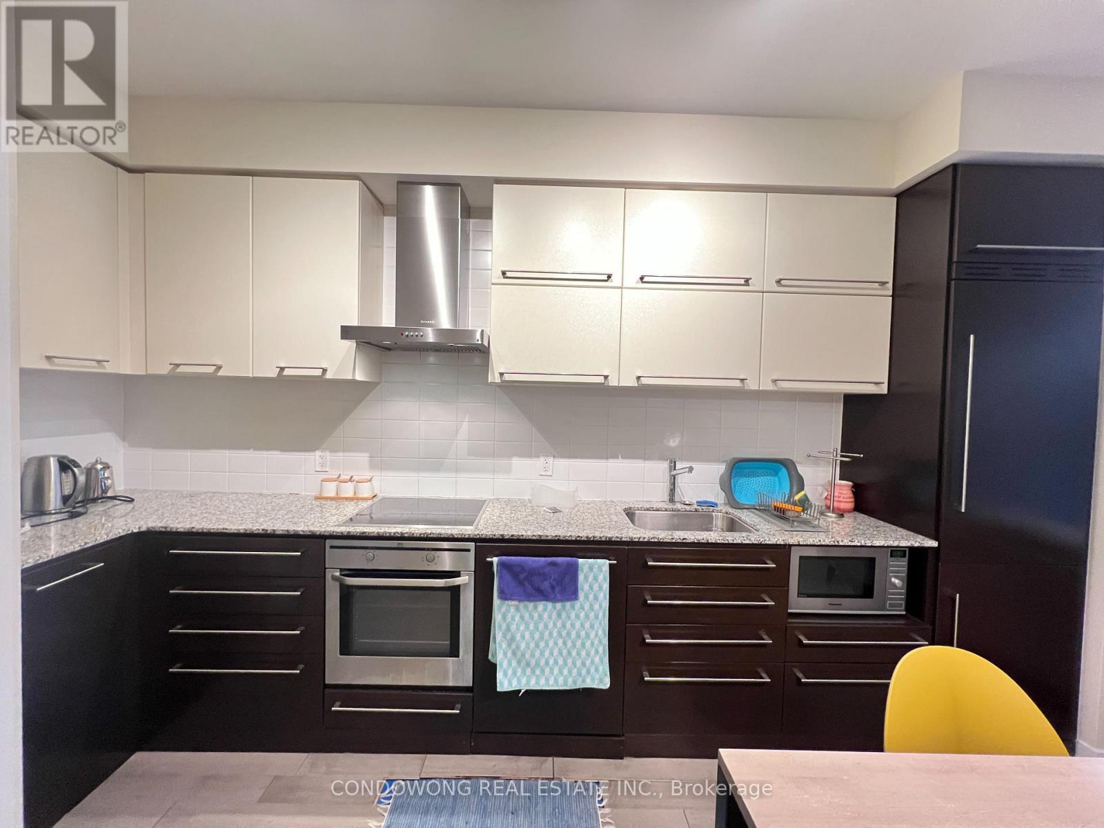 1803 - 770 Bay Street, Toronto, Ontario  M5G 0A6 - Photo 2 - C13614142