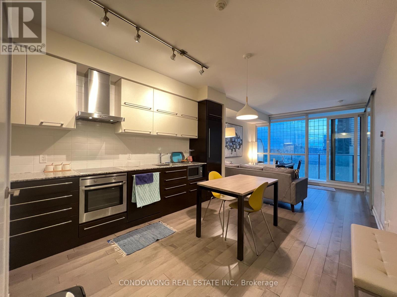 1803 - 770 Bay Street, Toronto, Ontario  M5G 0A6 - Photo 3 - C13614142