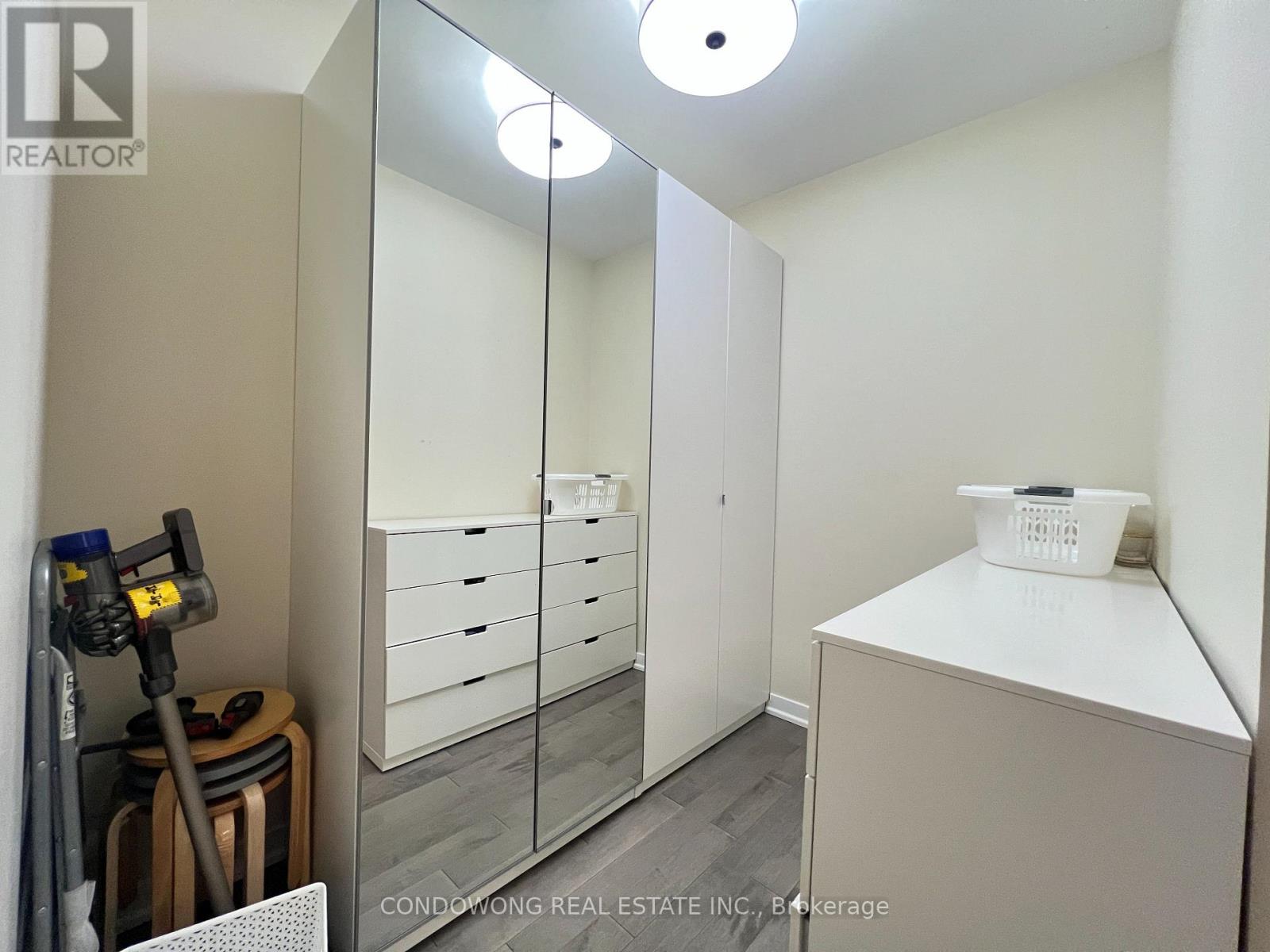 1803 - 770 Bay Street, Toronto, Ontario  M5G 0A6 - Photo 8 - C13614142