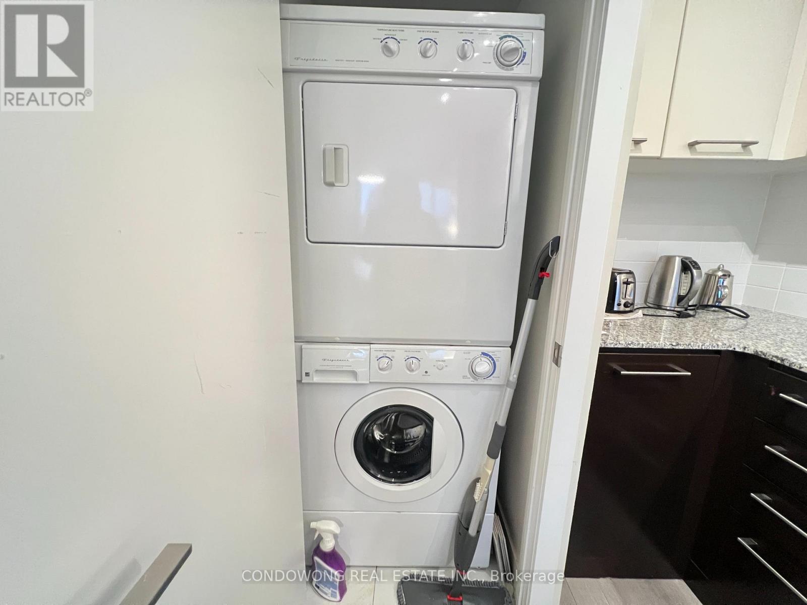 1803 - 770 Bay Street, Toronto, Ontario  M5G 0A6 - Photo 9 - C13614142
