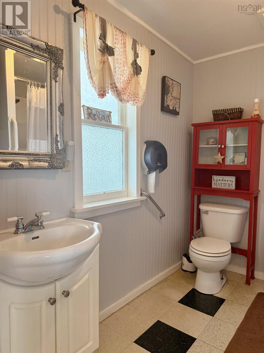 19 Crest Street Street, Lockeport, Nova Scotia  B0T 1L0 - Photo 13 - 202618904