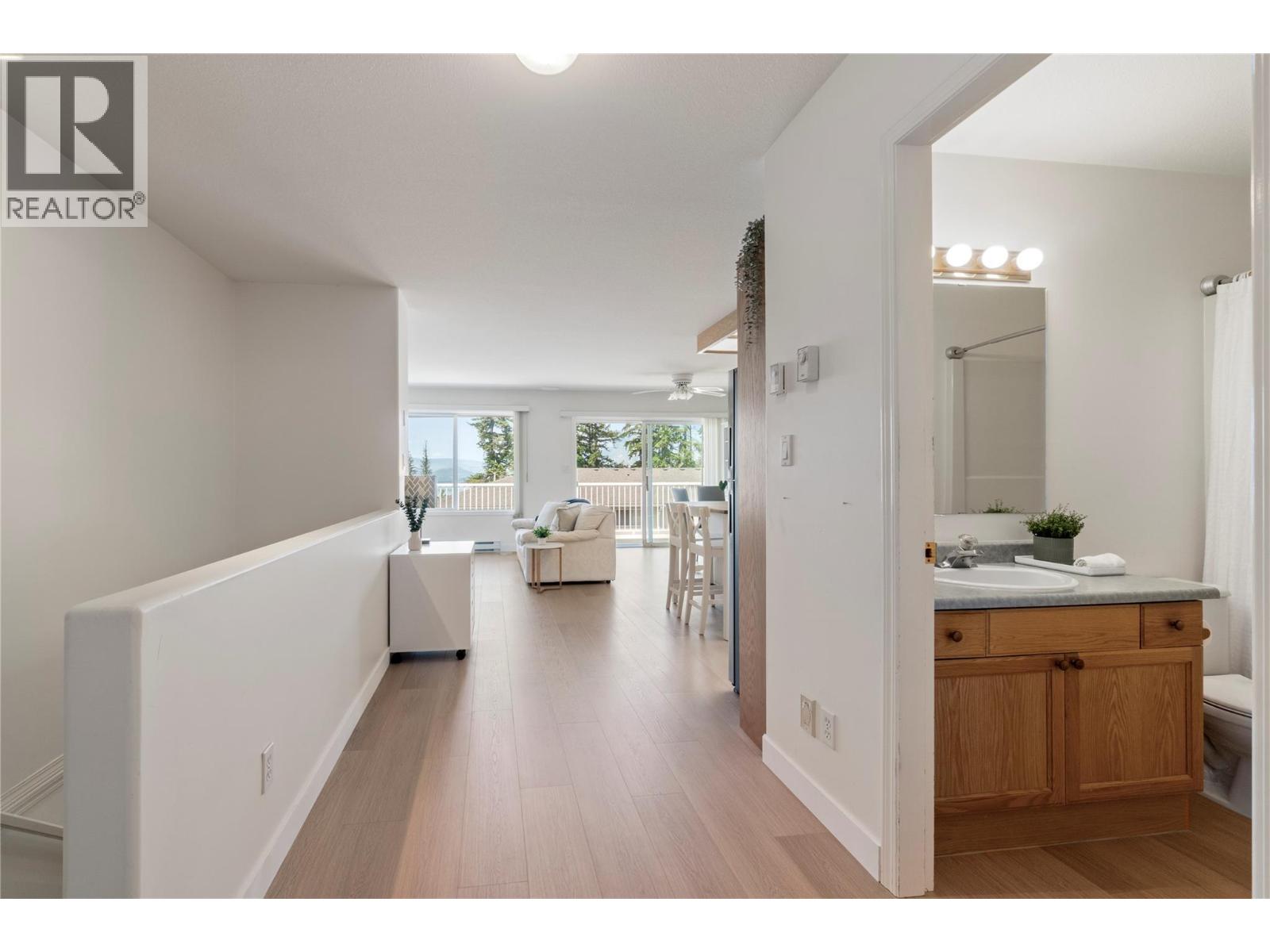 71 25 Street SE Unit# 3, Salmon Arm, British Columbia  V1E 1S2 - Photo 11 - 10389190