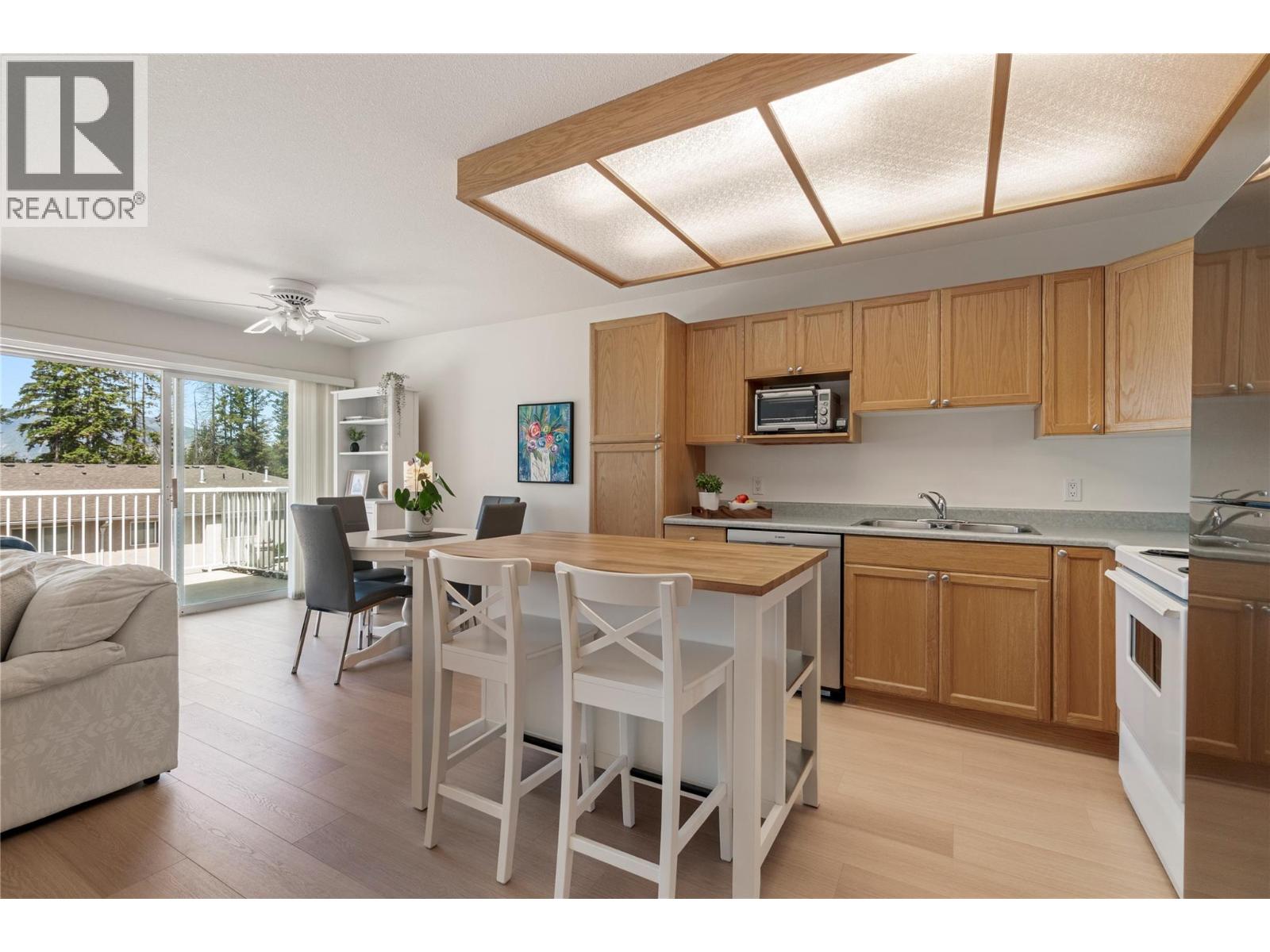 71 25 Street SE Unit# 3, Salmon Arm, British Columbia  V1E 1S2 - Photo 5 - 10389190