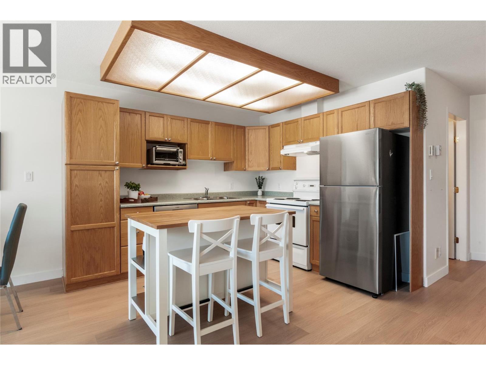 71 25 Street SE Unit# 3, Salmon Arm, British Columbia  V1E 1S2 - Photo 3 - 10389190