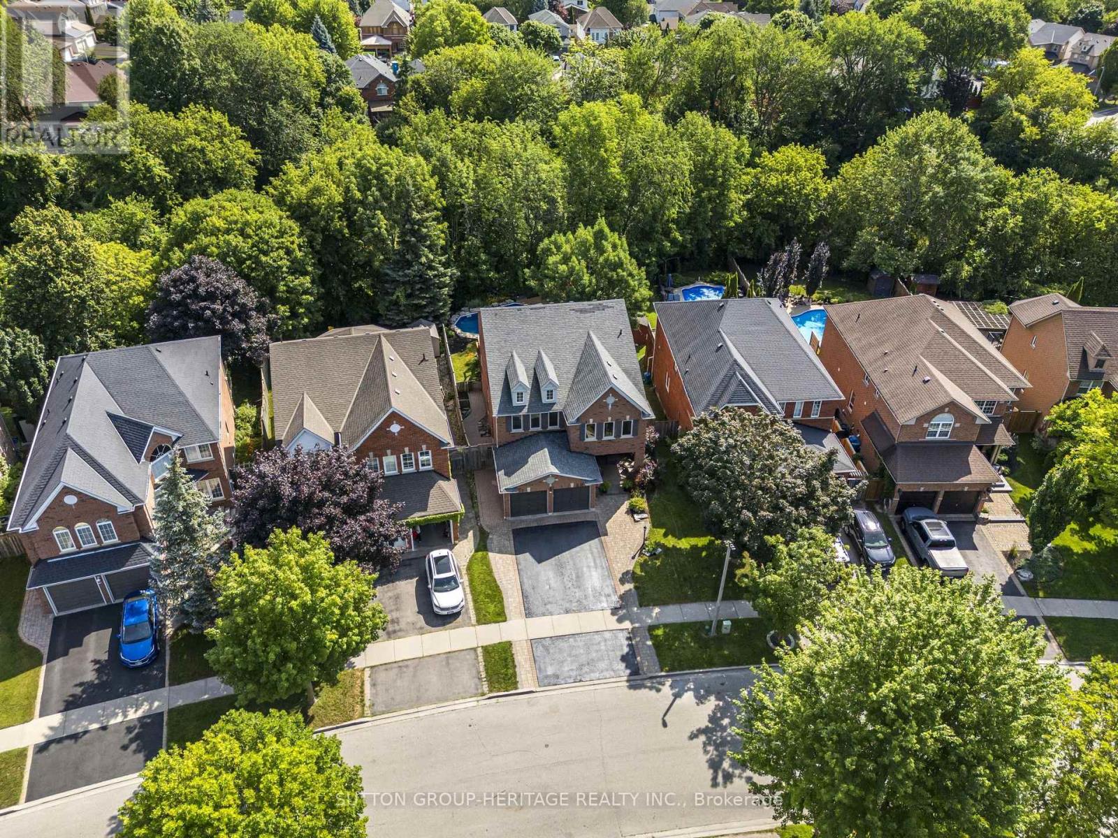 103 Gartshore Drive, Whitby, Ontario  L1P 1N8 - Photo 2 - E13582270
