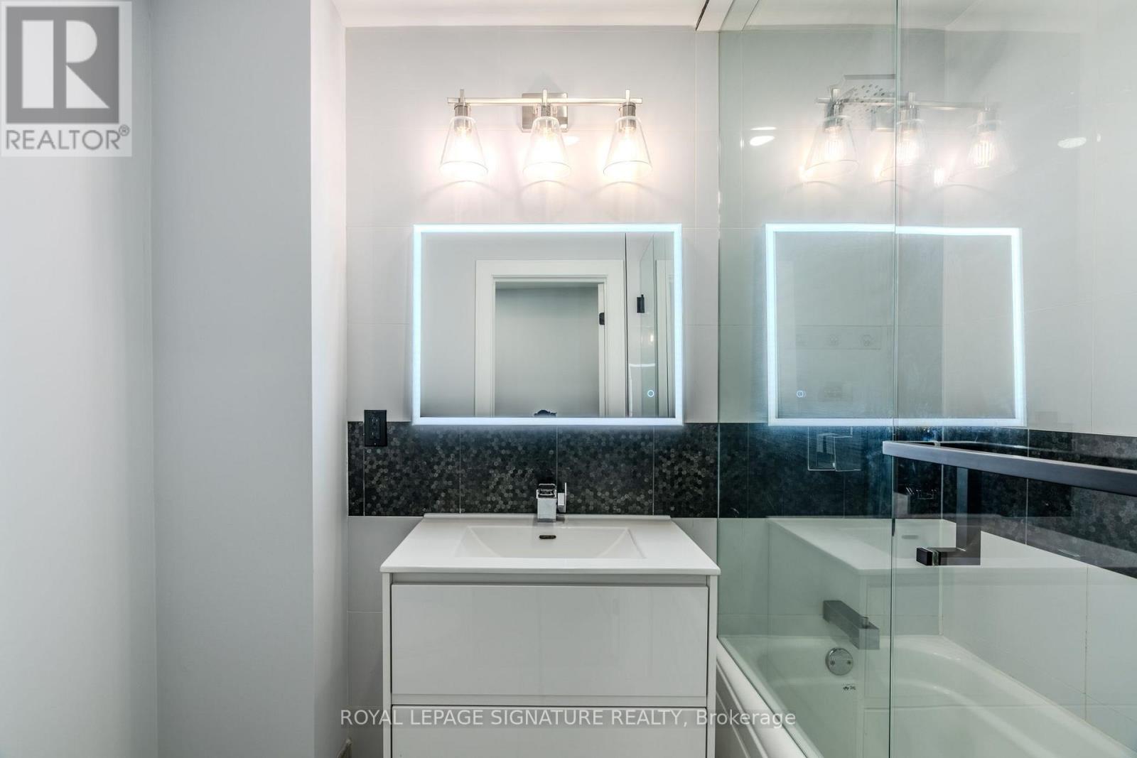 302 - 66 John Street W, Bradford West Gwillimbury, Ontario  L3Z 3B2 - Photo 8 - N13613714