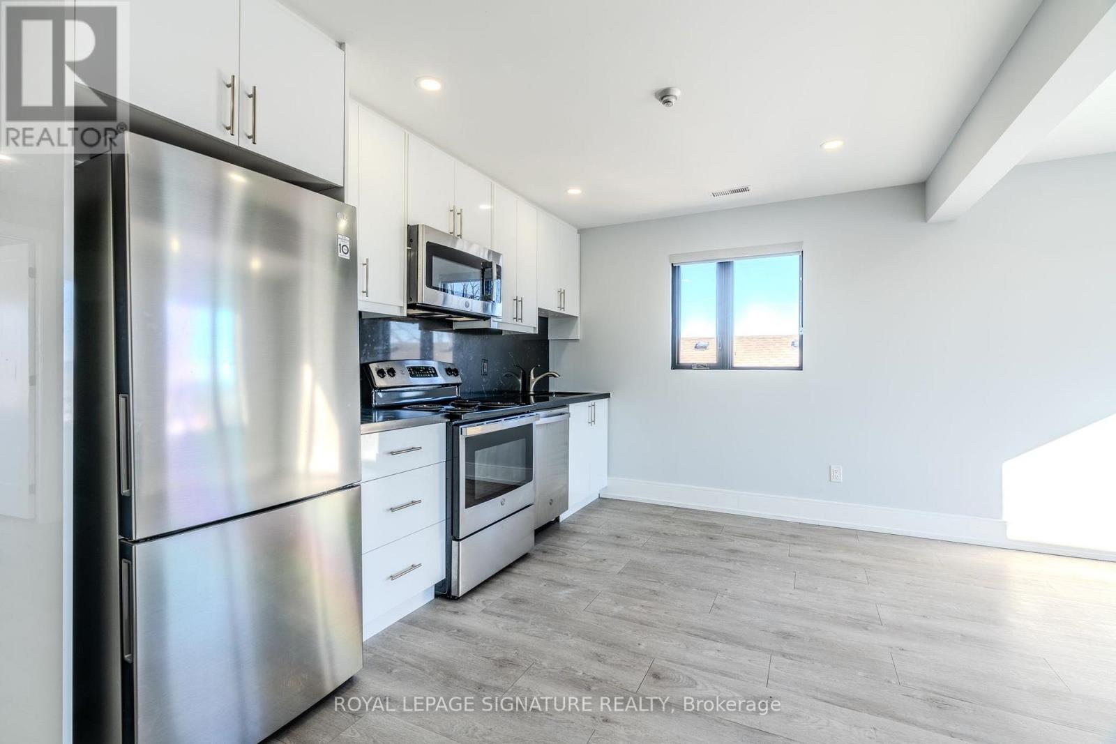 302 - 66 John Street W, Bradford West Gwillimbury, Ontario  L3Z 3B2 - Photo 2 - N13613714