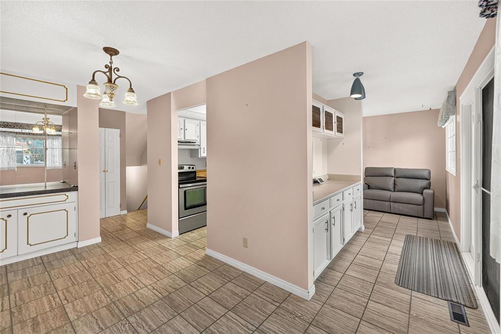 63 Hamilton Avenue, Winnipeg, Manitoba  R2Y 2G2 - Photo 2 - 202618680