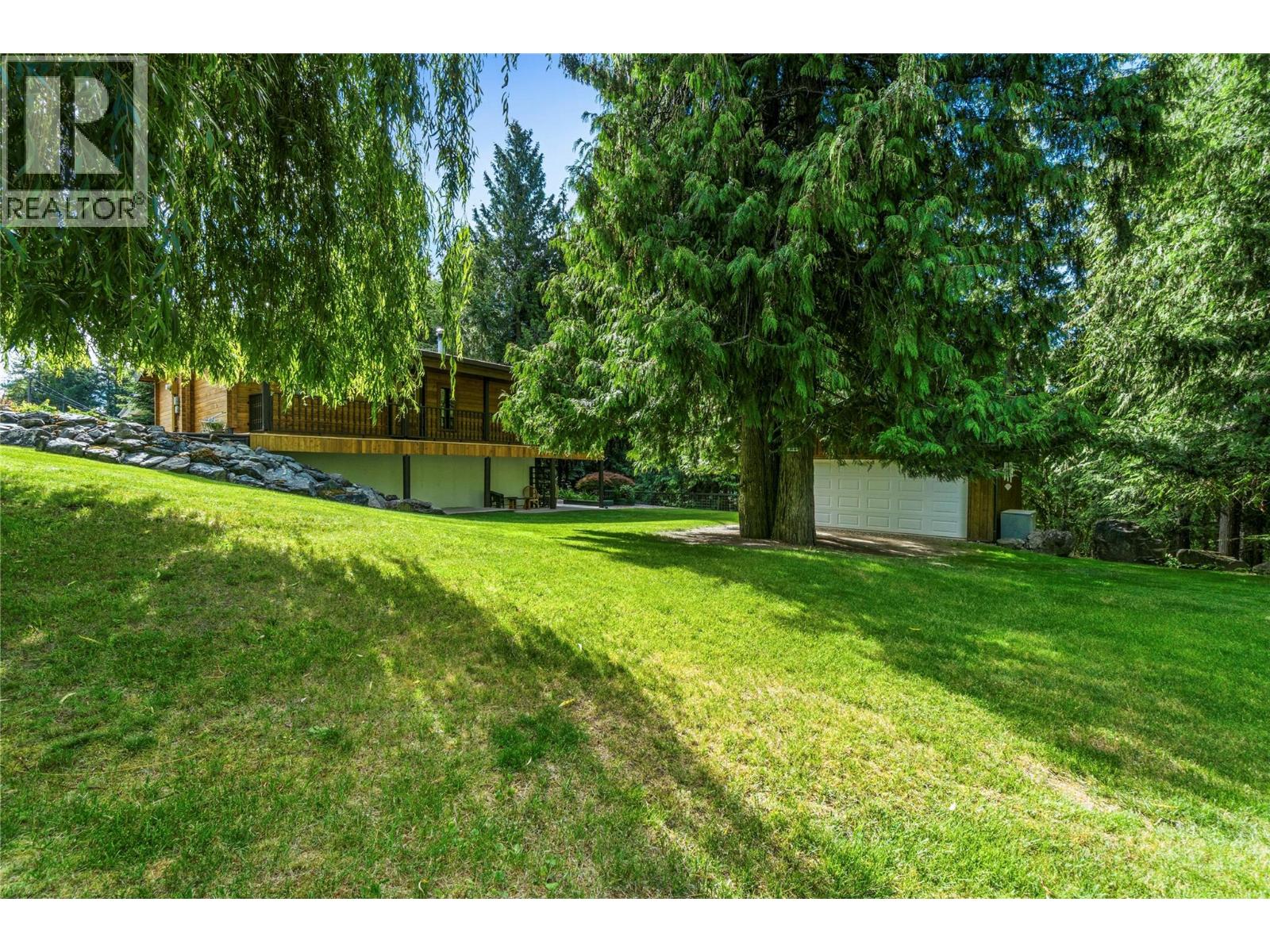 7420 Stampede Trail, Anglemont, British Columbia  V0E 1M8 - Photo 28 - 10396007