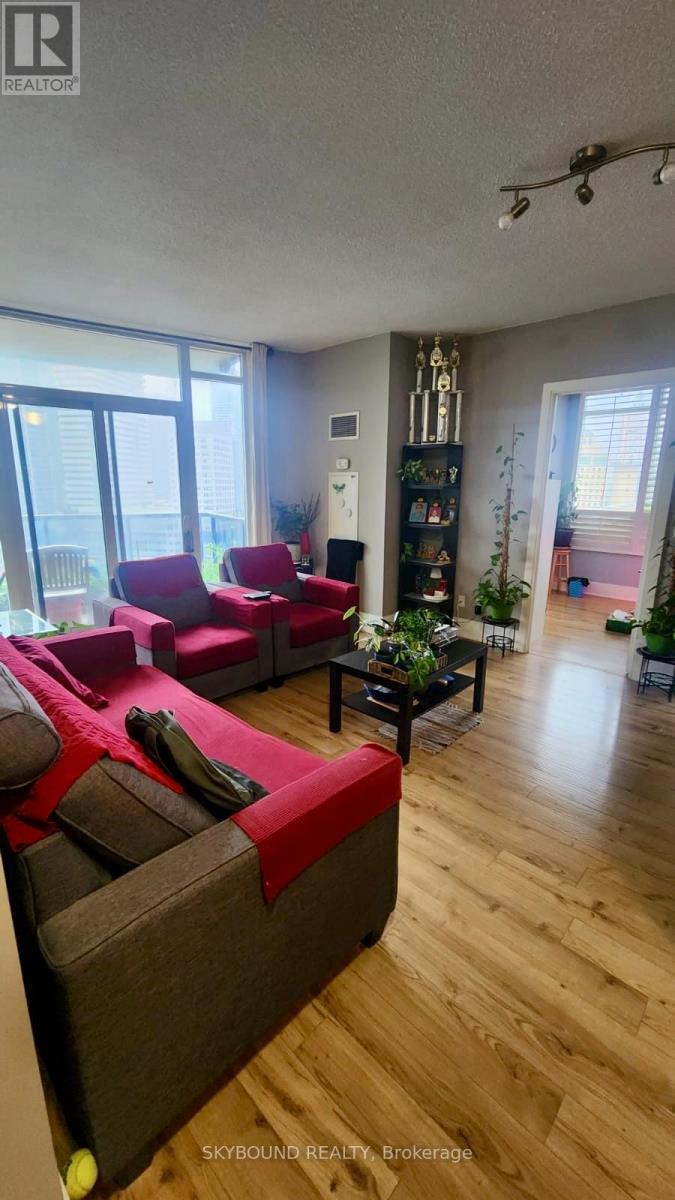 1404 - 330 Burnhamthorpe Road W, Mississauga, Ontario  L5B 0E1 - Photo 3 - W13613374