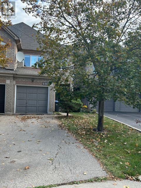 6863 Apex Court, Mississauga, Ontario L5N 7H6 - Photo 2 - W13612896