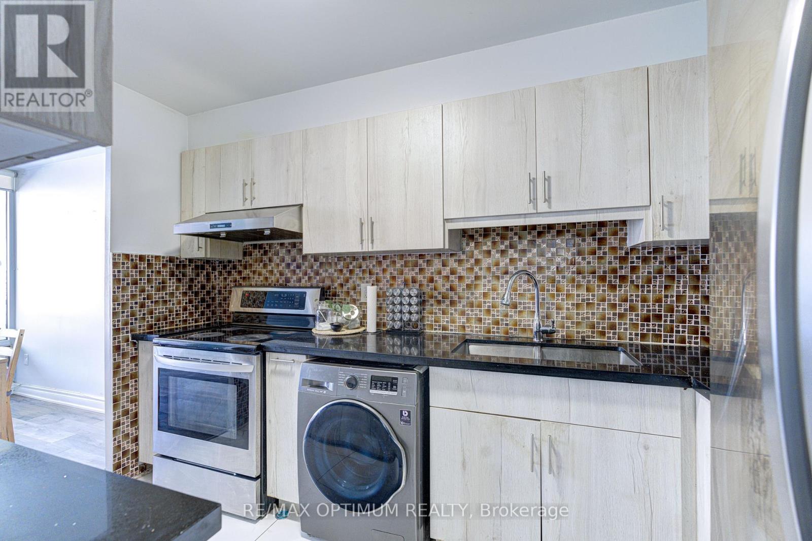 2110 - 5 Massey Square, Toronto, Ontario M4C 5L6 - Photo 17 - E13614286