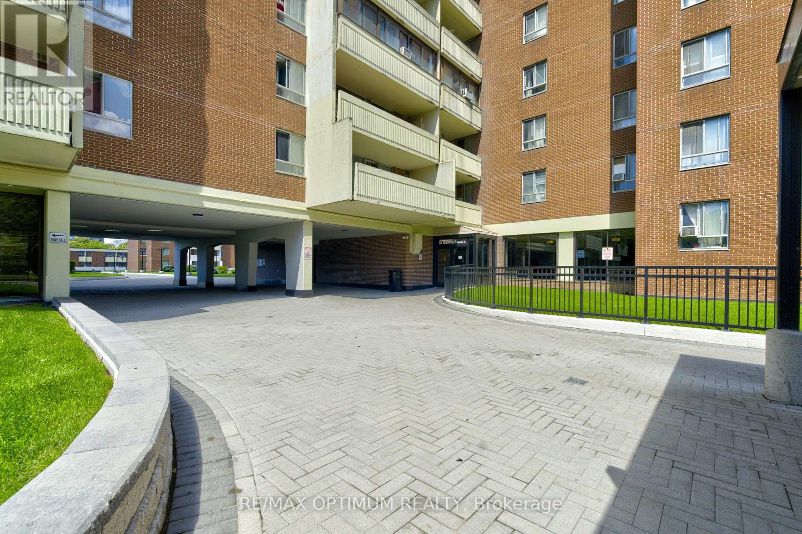 2110 - 5 Massey Square, Toronto, Ontario M4C 5L6 - Photo 4 - E13614286
