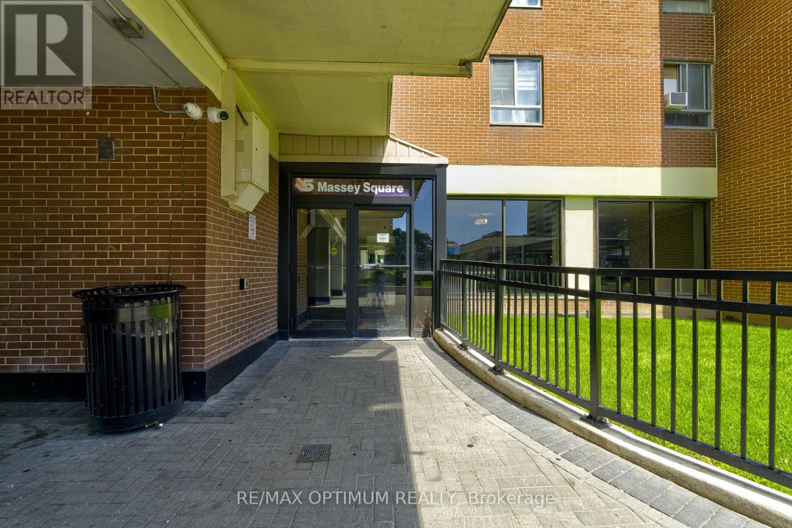 2110 - 5 Massey Square, Toronto, Ontario M4C 5L6 - Photo 5 - E13614286
