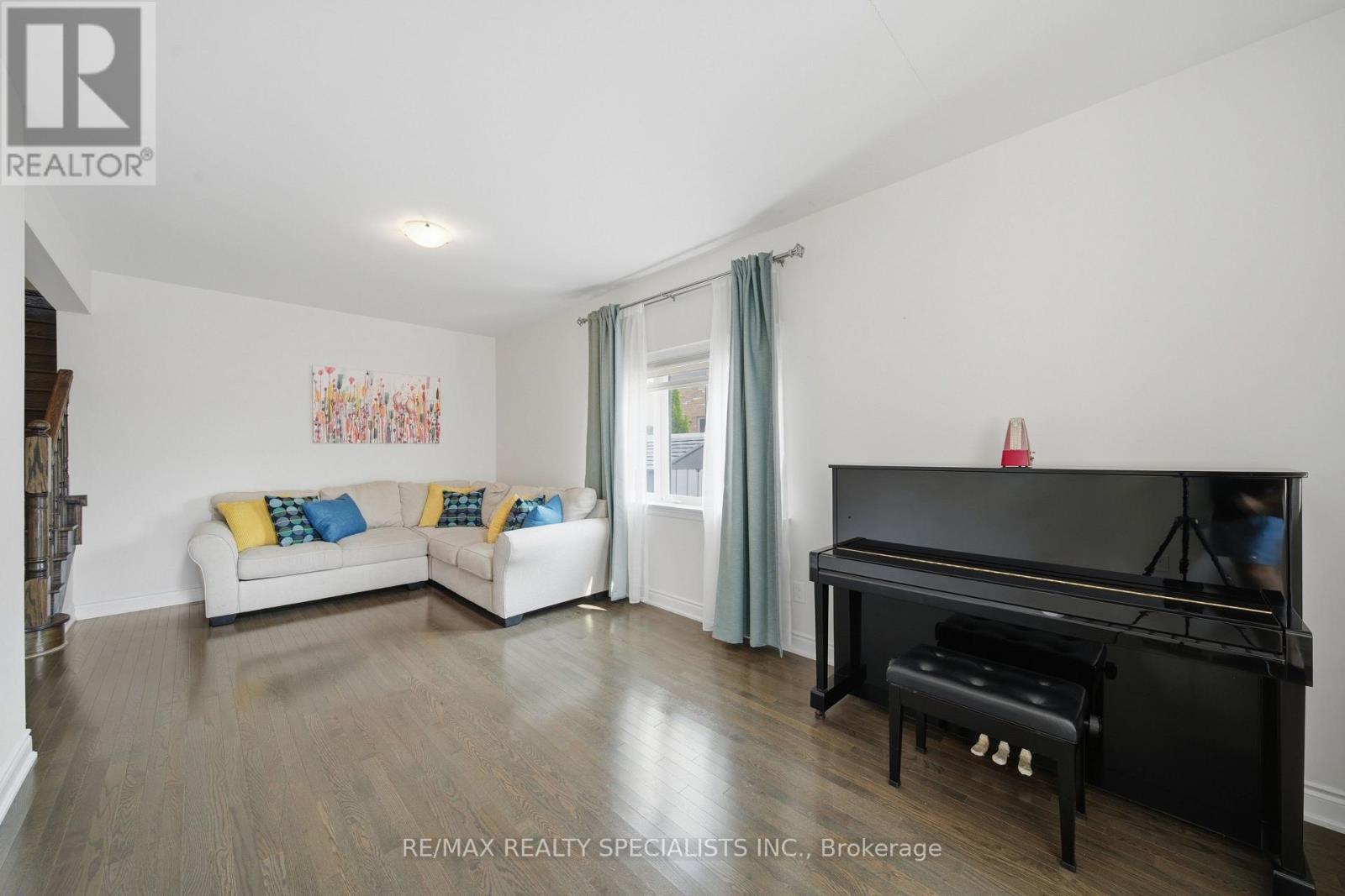 120 Milby Crescent, Bradford West Gwillimbury (Bradford), Ontario  L3Z 0X8 - Photo 3 - N13614232