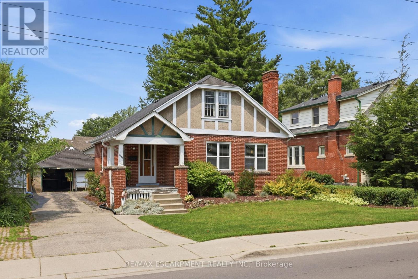 2153 Caroline Street, Burlington, Ontario  L7R 1L7 - Photo 3 - W13614372