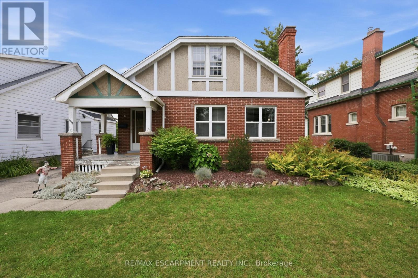2153 Caroline Street, Burlington, Ontario  L7R 1L7 - Photo 4 - W13614372