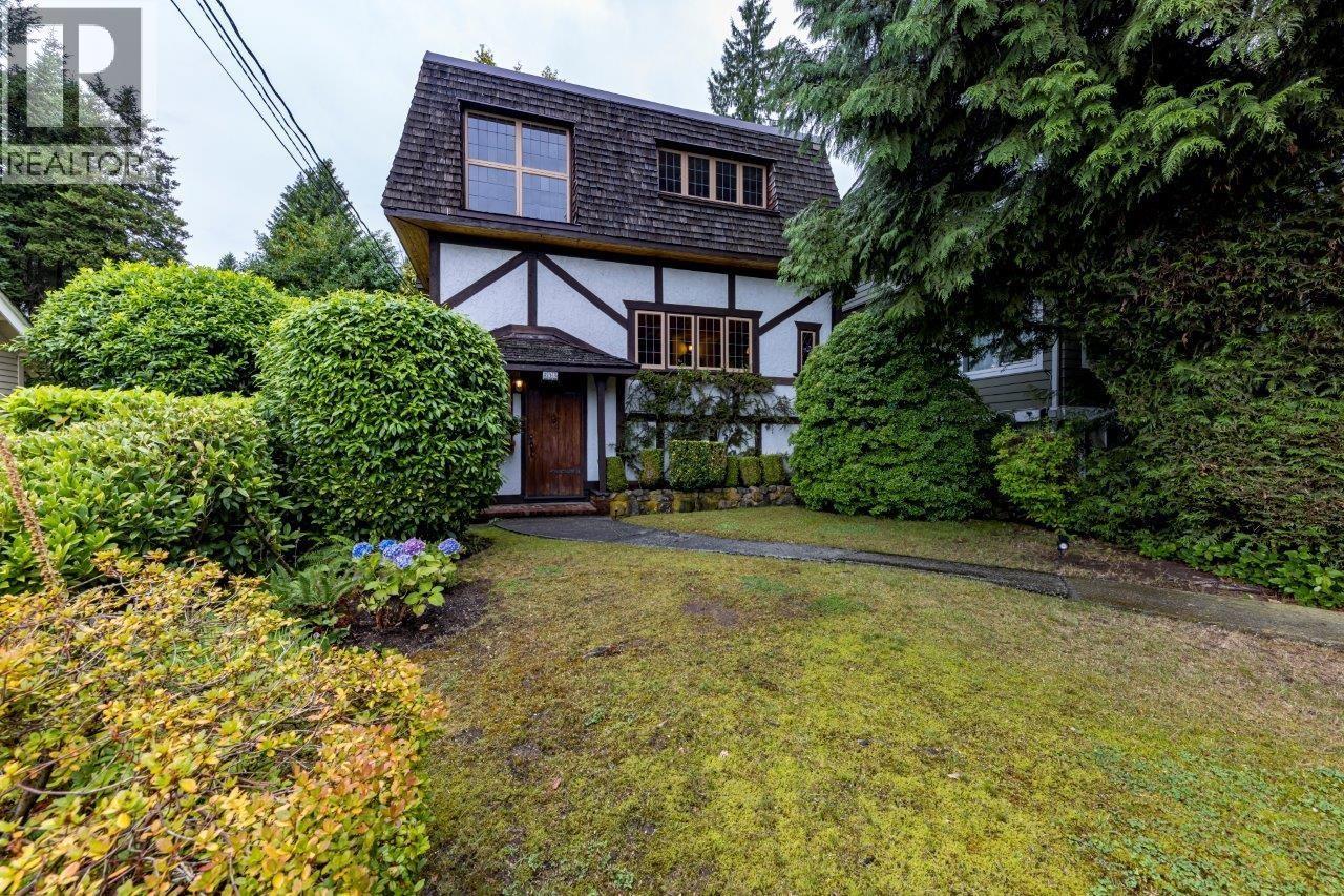 292 E ST. JAMES ROAD, North Vancouver, British Columbia