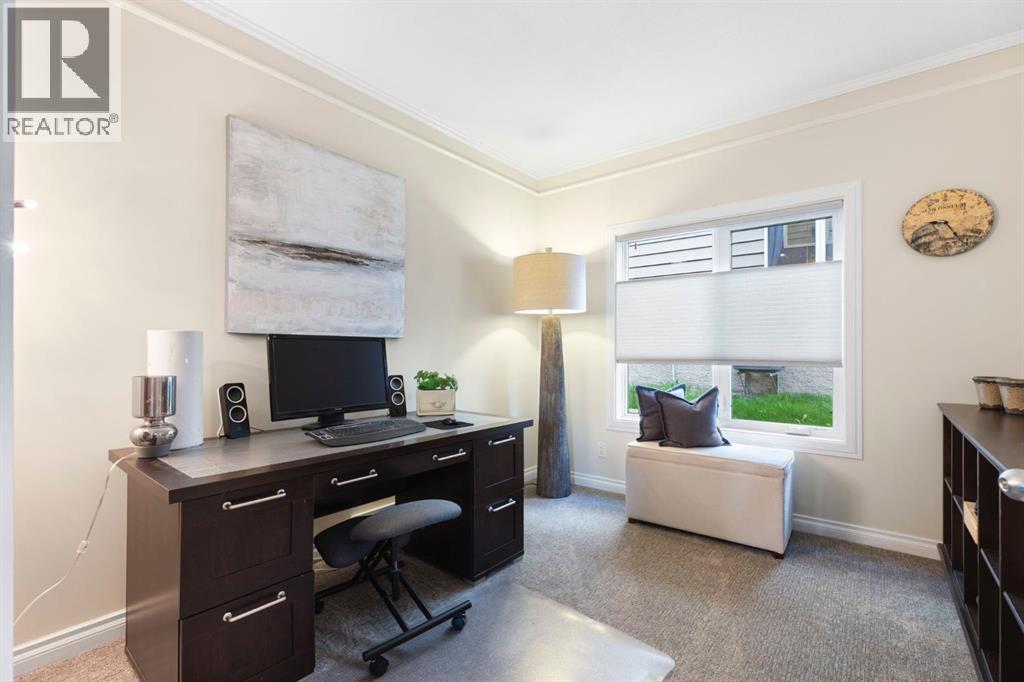440 Coach Light Bay SW, Calgary, Alberta  T3H 1Z2 - Photo 16 - A2332924
