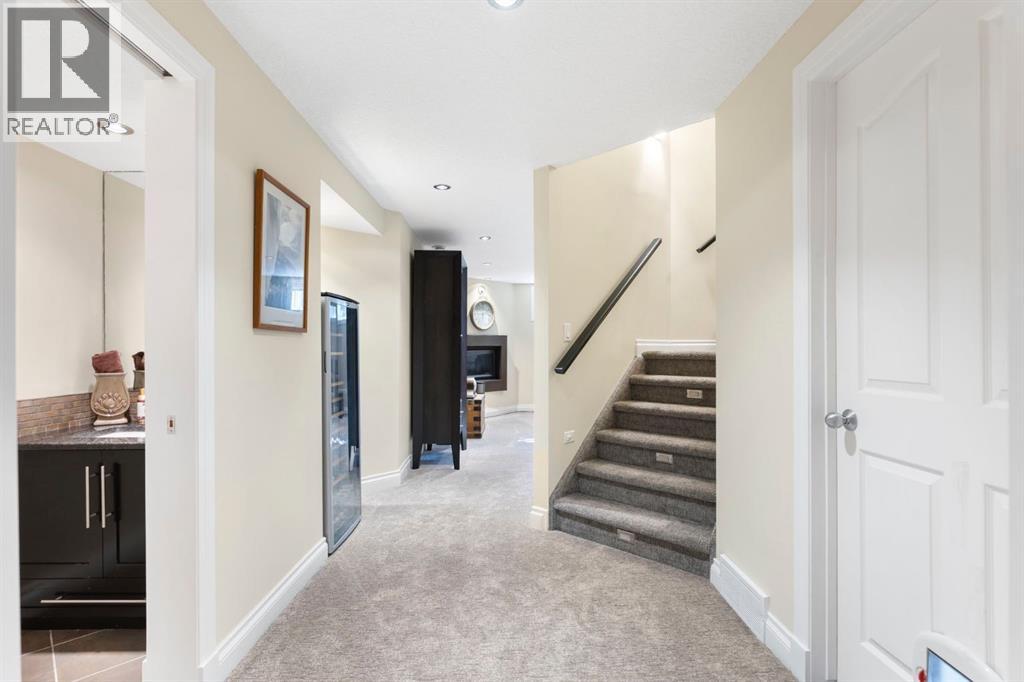 440 Coach Light Bay SW, Calgary, Alberta  T3H 1Z2 - Photo 28 - A2332924