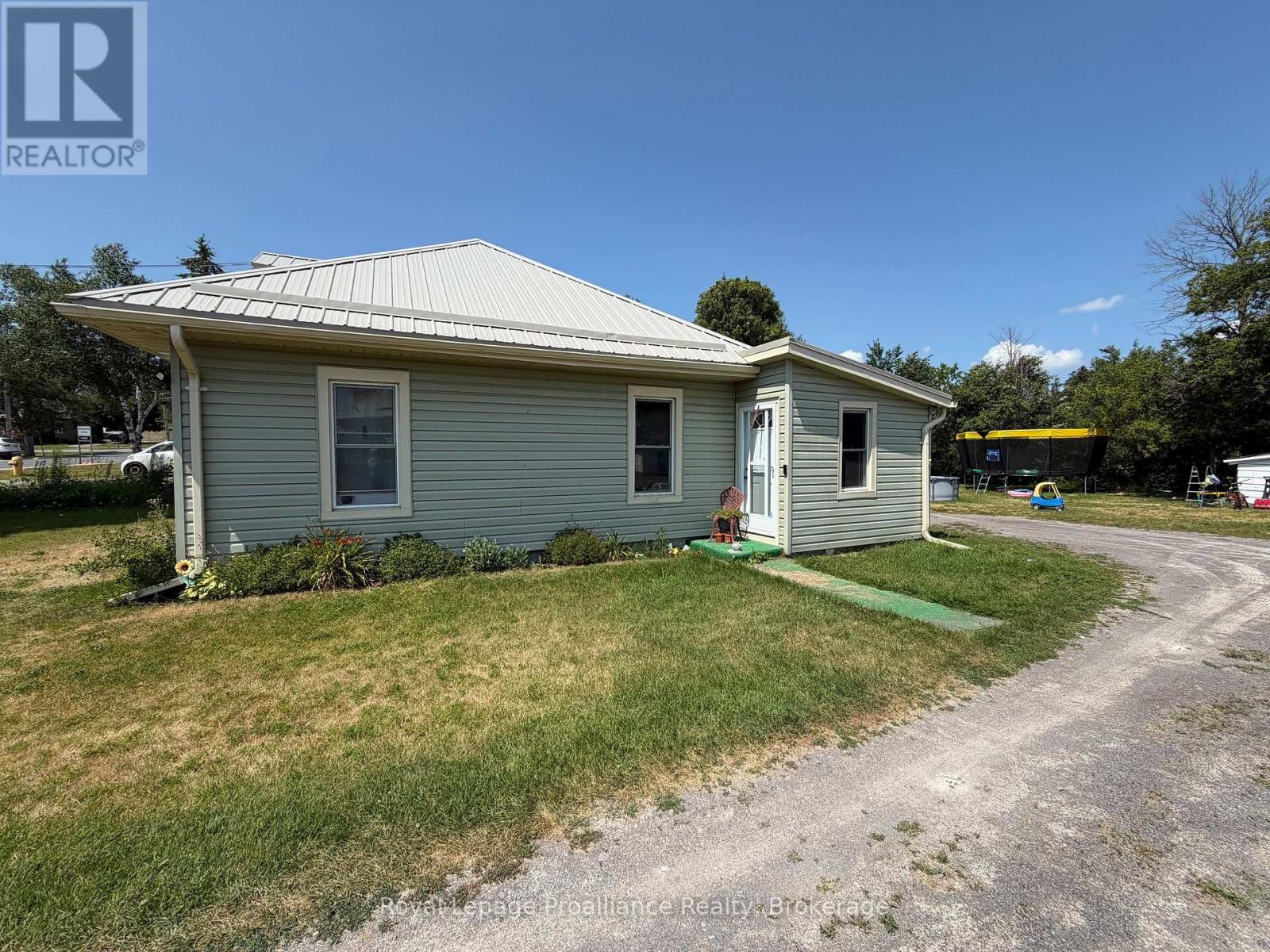 16 Huffman Road, Quinte West, Ontario  K0K 2C0 - Photo 2 - X13614378
