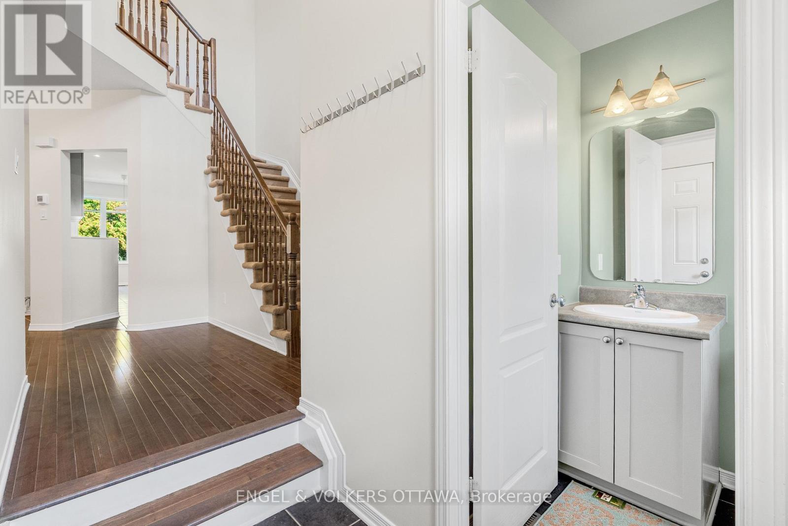 729 Nakina Way, Ottawa, Ontario  K1V 2H9 - Photo 4 - X13614436