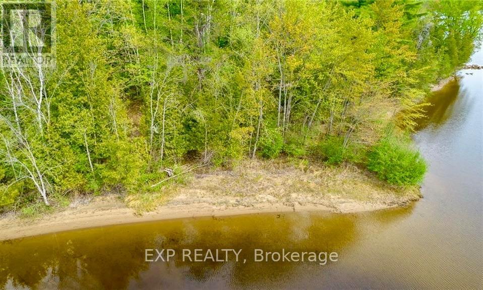 39 GREENWAY DRIVE, Whitewater Region, Ontario
