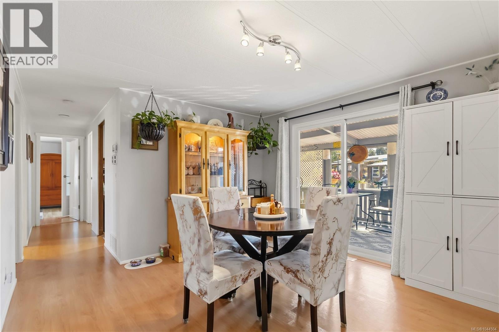 6 158 Cooper Rd, View Royal, British Columbia  V9A 7B3 - Photo 10 - 1044504