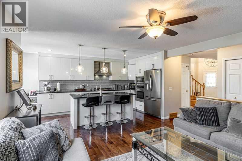 8389 Saddleridge Drive Ne, Calgary, Alberta  T3J 4W9 - Photo 12 - A2331440