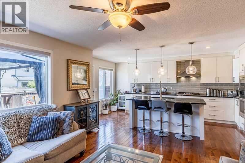 8389 Saddleridge Drive Ne, Calgary, Alberta  T3J 4W9 - Photo 11 - A2331440