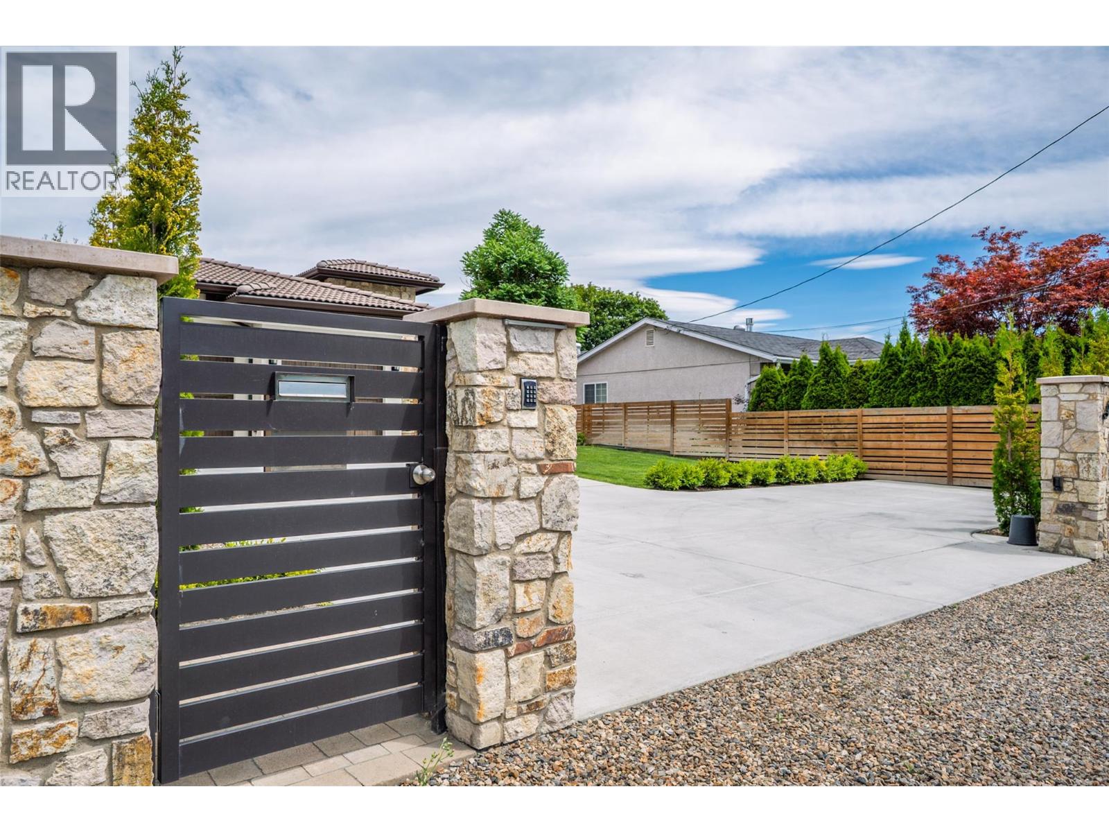3567 Lakeshore Road, Kelowna, British Columbia  V1W 3K1 - Photo 6 - 10395108