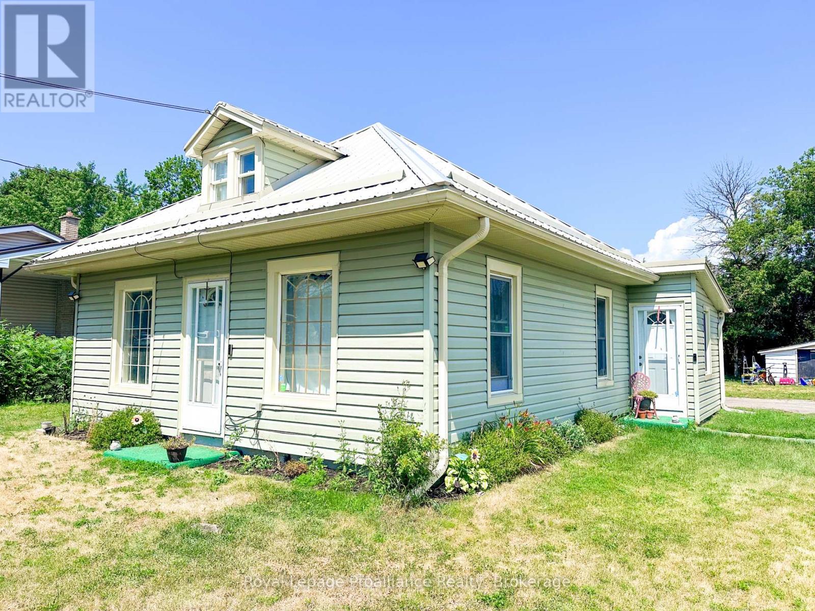 16 HUFFMAN ROAD, Quinte West, Ontario