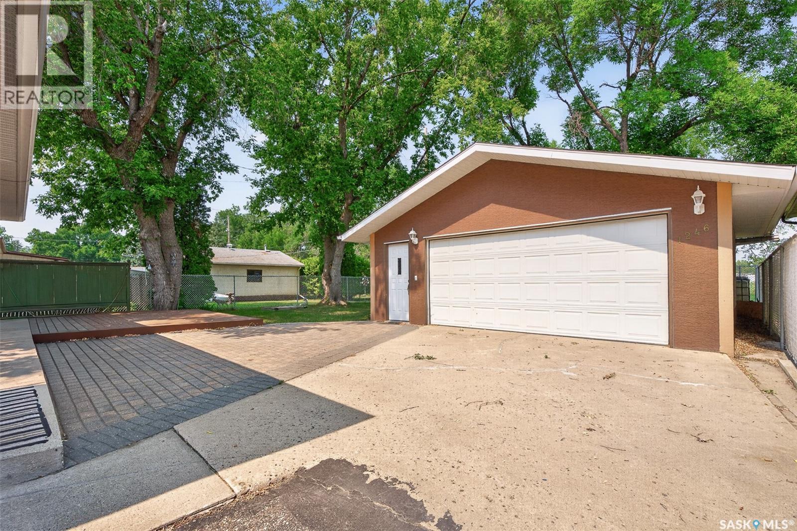 1246 Carleton Street, Moose Jaw, Saskatchewan  S6H 3A6 - Photo 5 - SK043924
