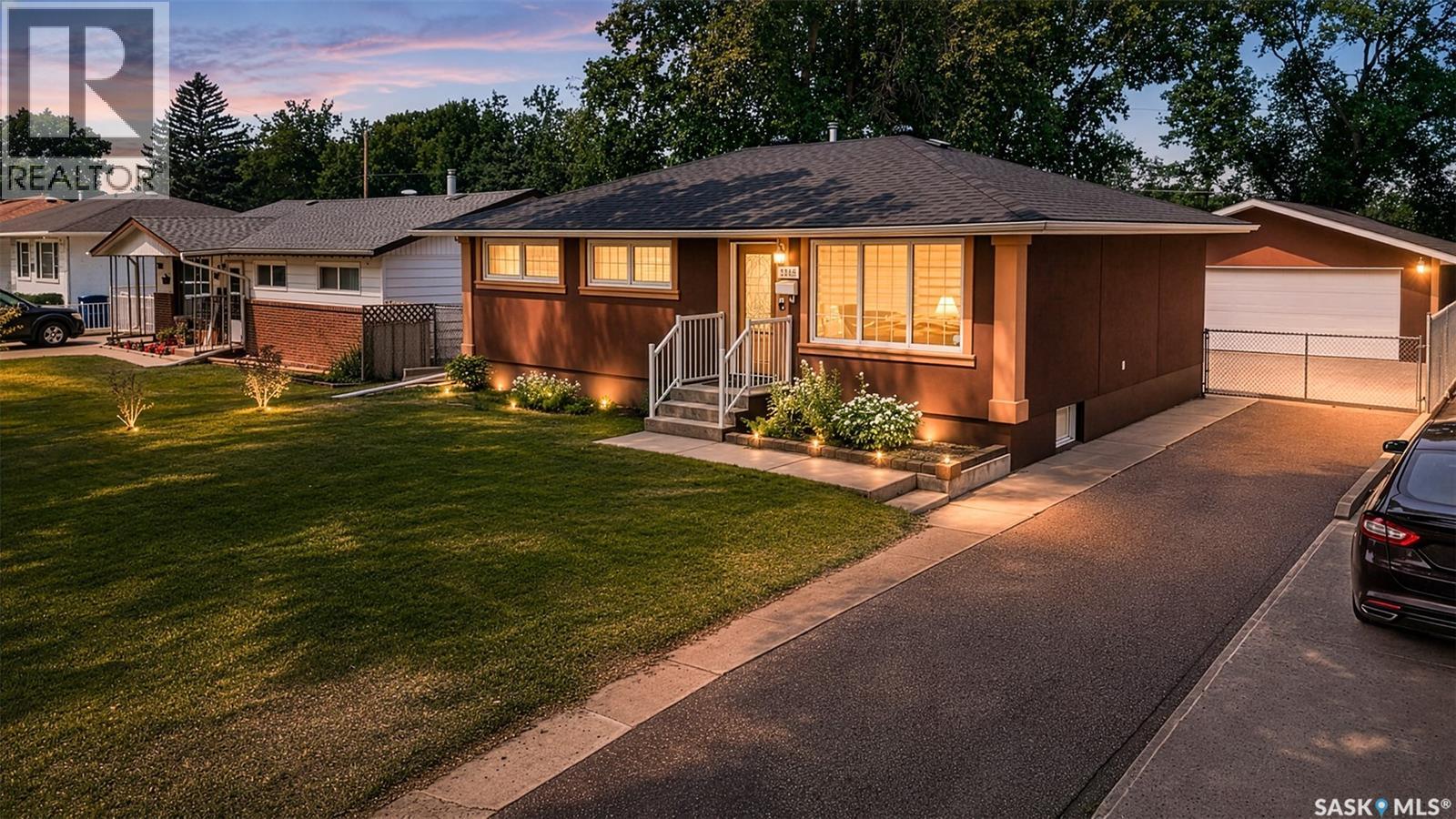 1246 Carleton STREET, Moose Jaw, Saskatchewan