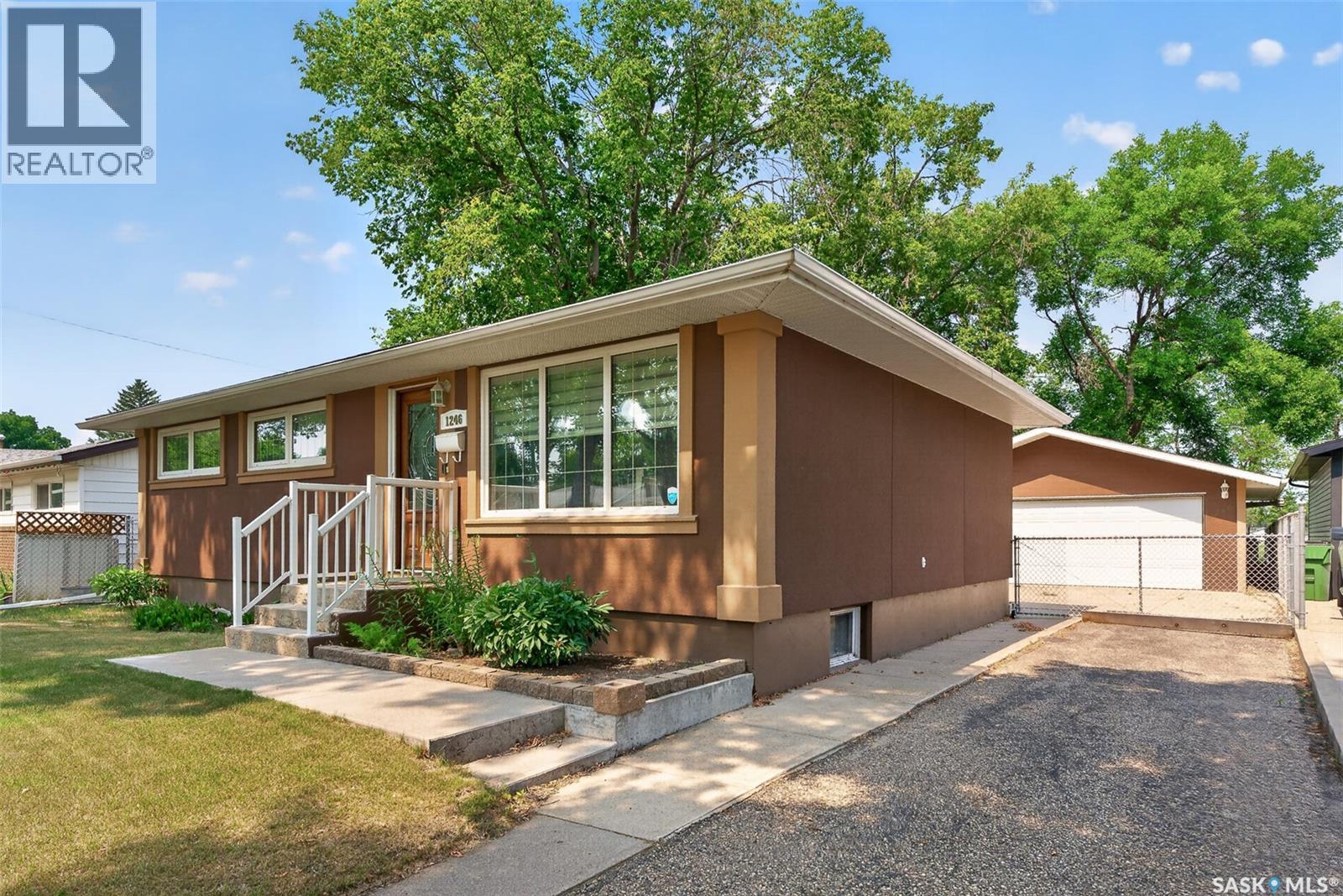 1246 Carleton Street, Moose Jaw, Saskatchewan  S6H 3A6 - Photo 57 - SK043924