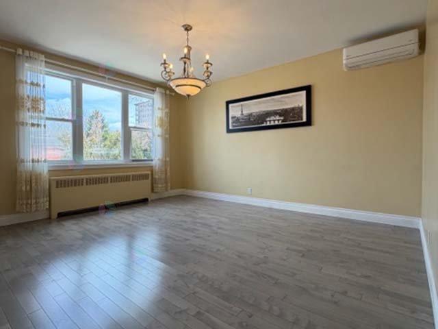 5870-5874 Av. McShane Montréal (Côte-des-Neiges/Notre-Dame-de-Grâce) Quebec Canada H3S2G3 2