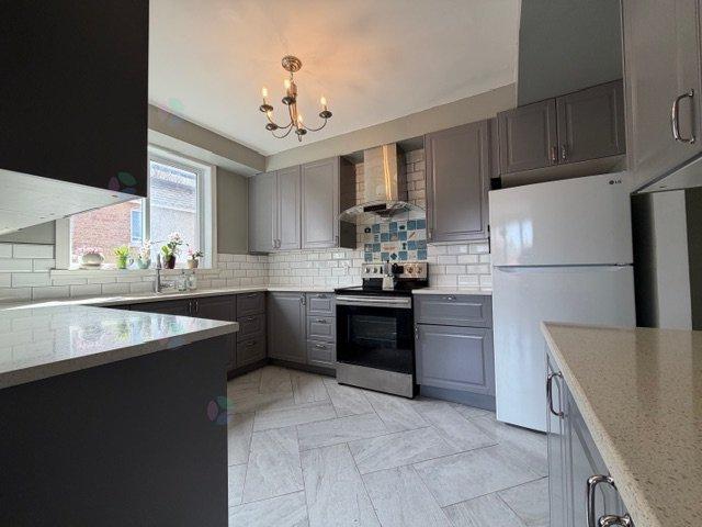 5870-5874 Av. McShane Montréal (Côte-des-Neiges/Notre-Dame-de-Grâce) Quebec Canada H3S2G3 4