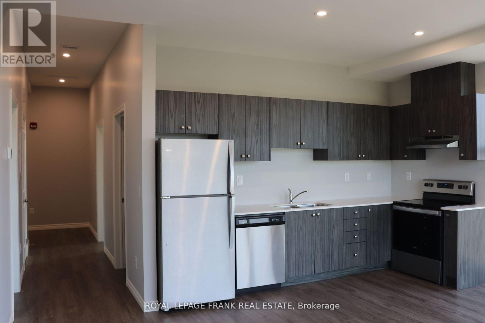 413 - 513 Dundas Street E, Whitby, Ontario  L1N 0N4 - Photo 3 - E13614476