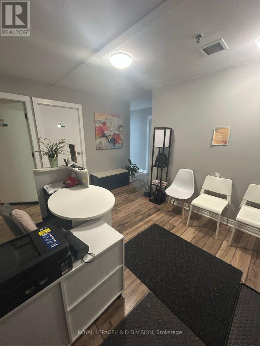 302 - 101 Mary Street W, Whitby, Ontario  L1N 2R4 - Photo 3 - E13614478