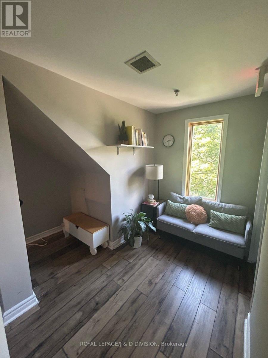 302 - 101 Mary Street W, Whitby, Ontario  L1N 2R4 - Photo 6 - E13614478