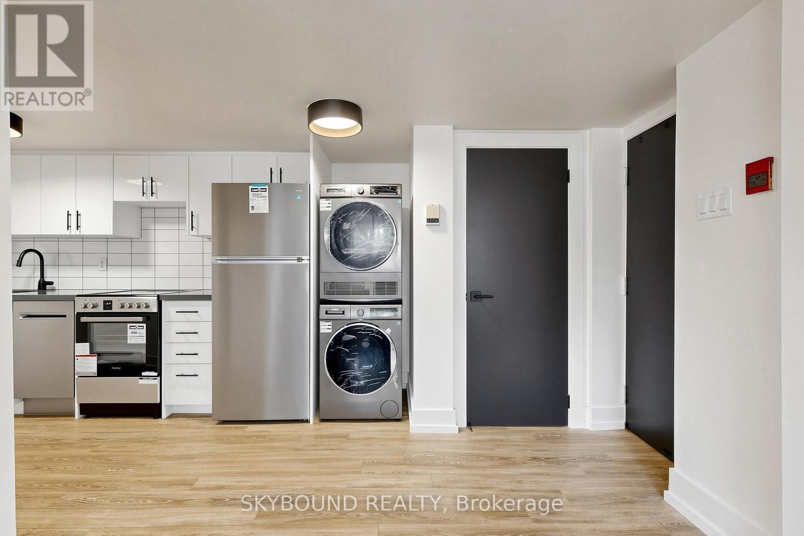 B - 139 Wineva Avenue, Toronto, Ontario  M4E 2T3 - Photo 14 - E13614524