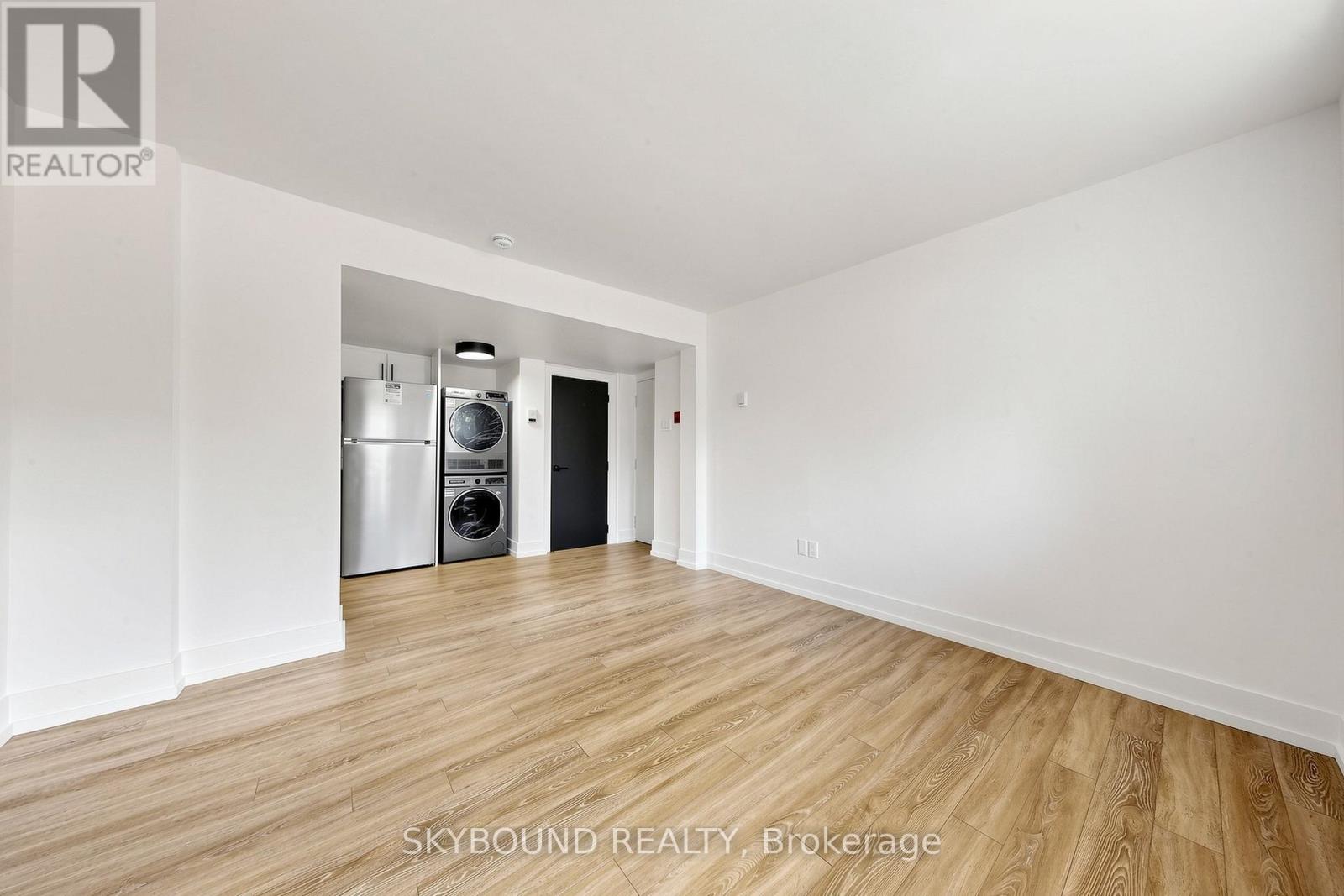 B - 139 Wineva Avenue, Toronto, Ontario  M4E 2T3 - Photo 5 - E13614524