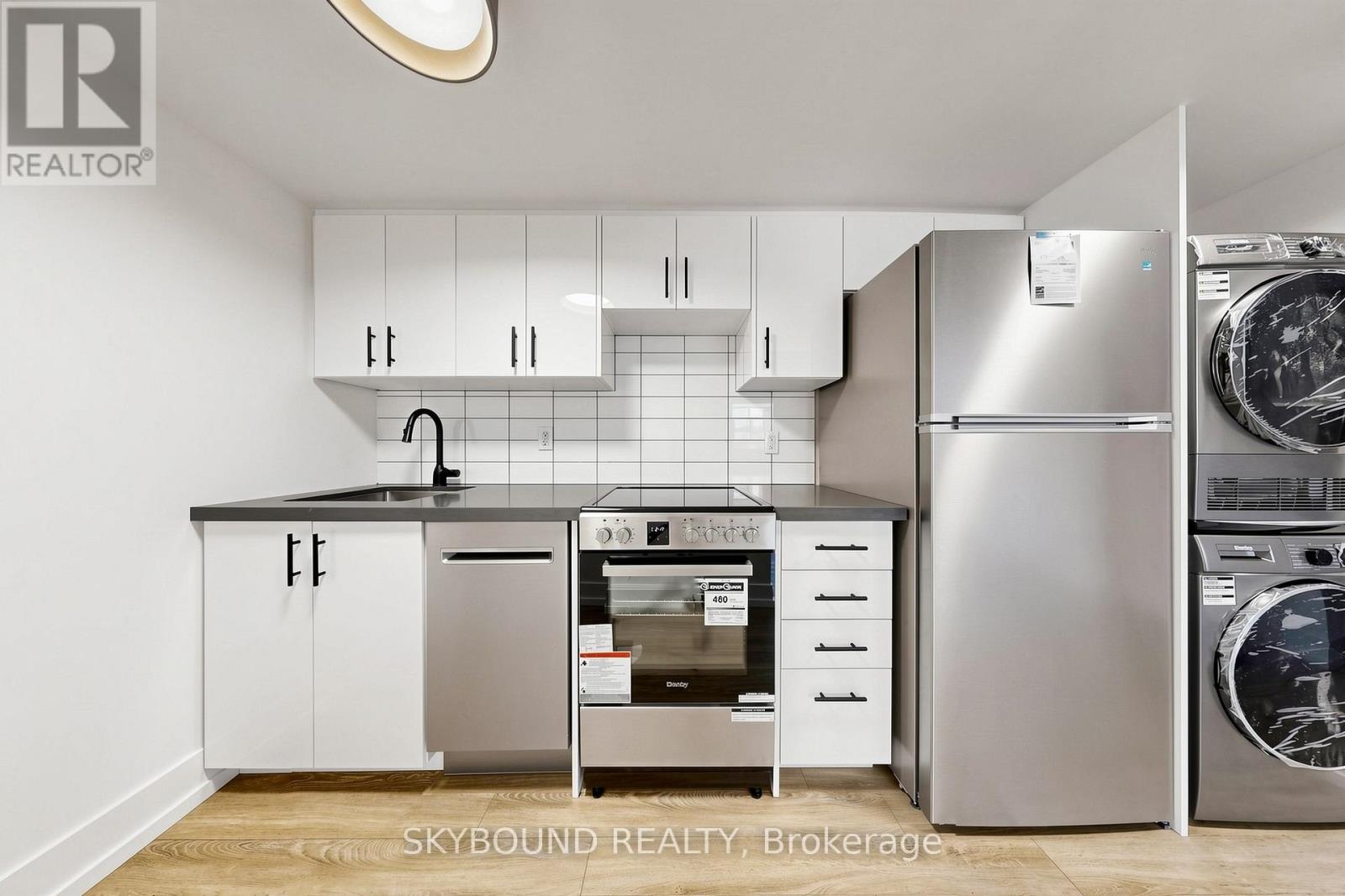 B - 139 Wineva Avenue, Toronto, Ontario  M4E 2T3 - Photo 7 - E13614524