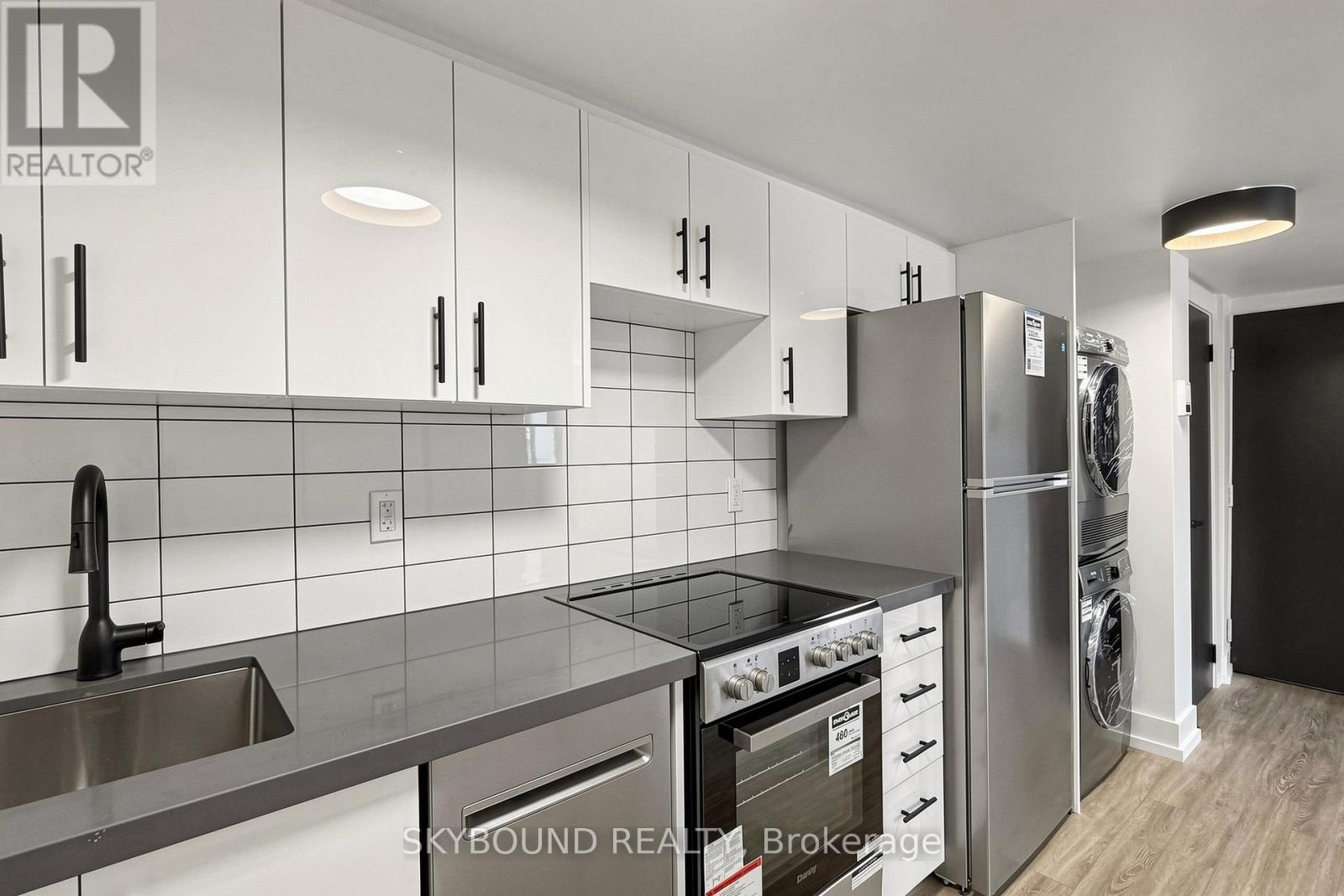 B - 139 Wineva Avenue, Toronto, Ontario  M4E 2T3 - Photo 8 - E13614524