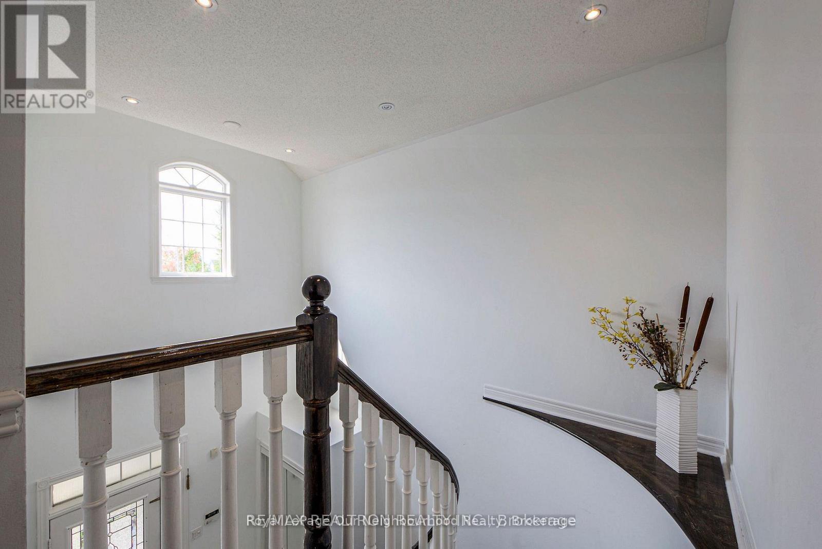 Upper - 269 Treasure Road E, Vaughan, Ontario  L6A 3K8 - Photo 12 - N13614466