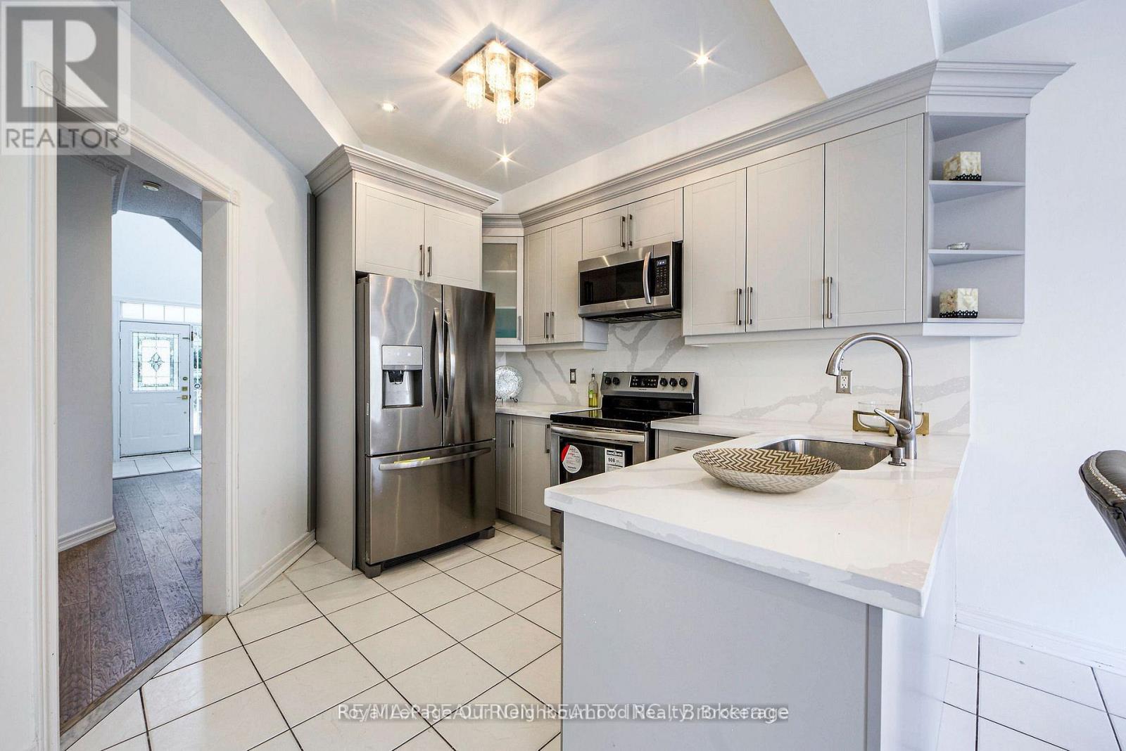 Upper - 269 Treasure Road E, Vaughan, Ontario  L6A 3K8 - Photo 15 - N13614466