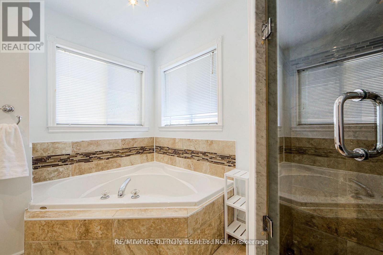 Upper - 269 Treasure Road E, Vaughan, Ontario  L6A 3K8 - Photo 7 - N13614466